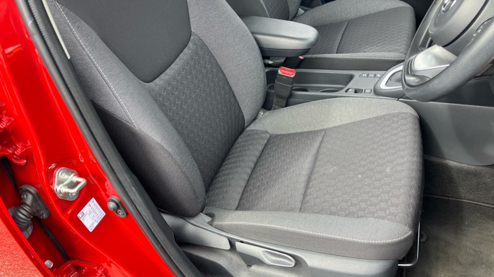 Toyota Yaris 1.5 Hybrid Icon 5dr CVT Hybrid Hatchback - Image 17