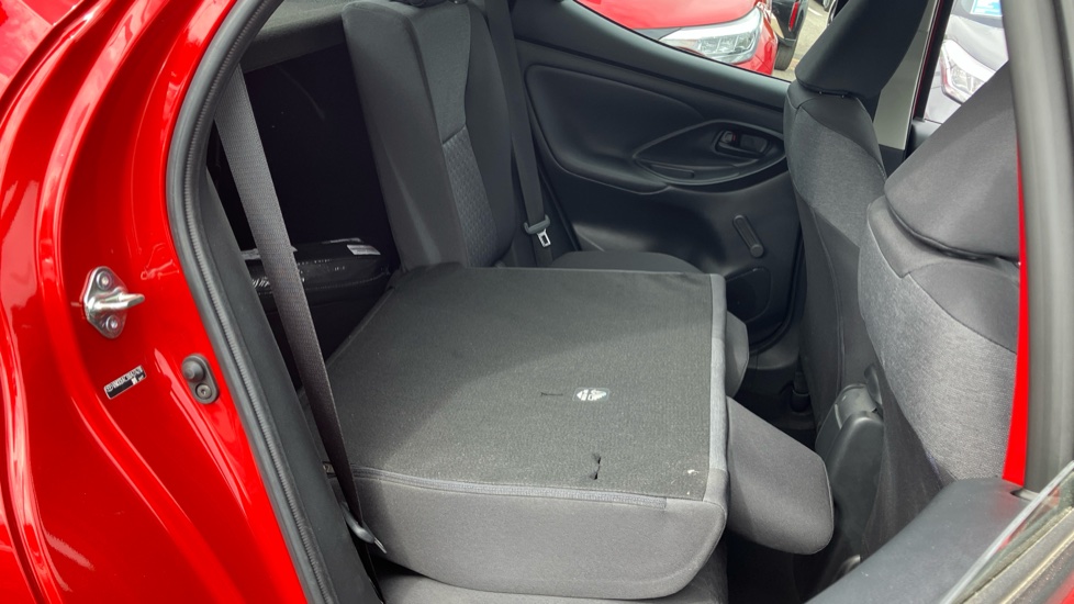 Toyota Yaris 1.5 Hybrid Icon 5dr CVT Hybrid Hatchback - Image 18