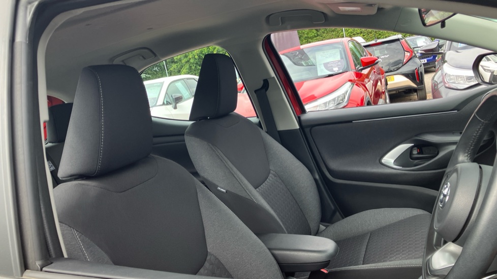 Toyota Yaris 1.5 Hybrid Icon 5dr CVT Hybrid Hatchback - Image 19