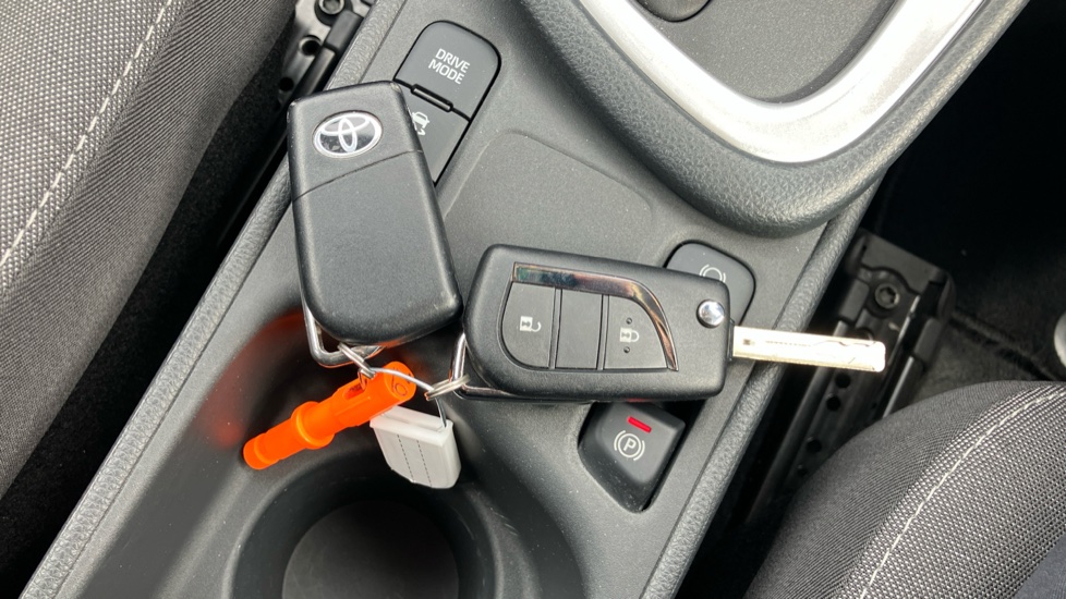 Toyota Yaris 1.5 Hybrid Icon 5dr CVT Hybrid Hatchback - Image 28