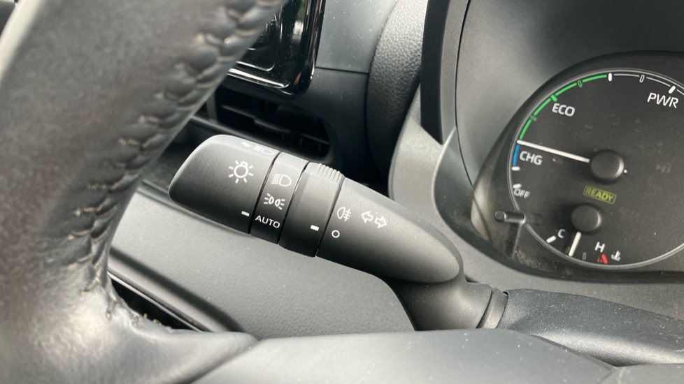 Toyota Yaris 1.5 Hybrid Icon 5dr CVT Hybrid Hatchback - Image 35
