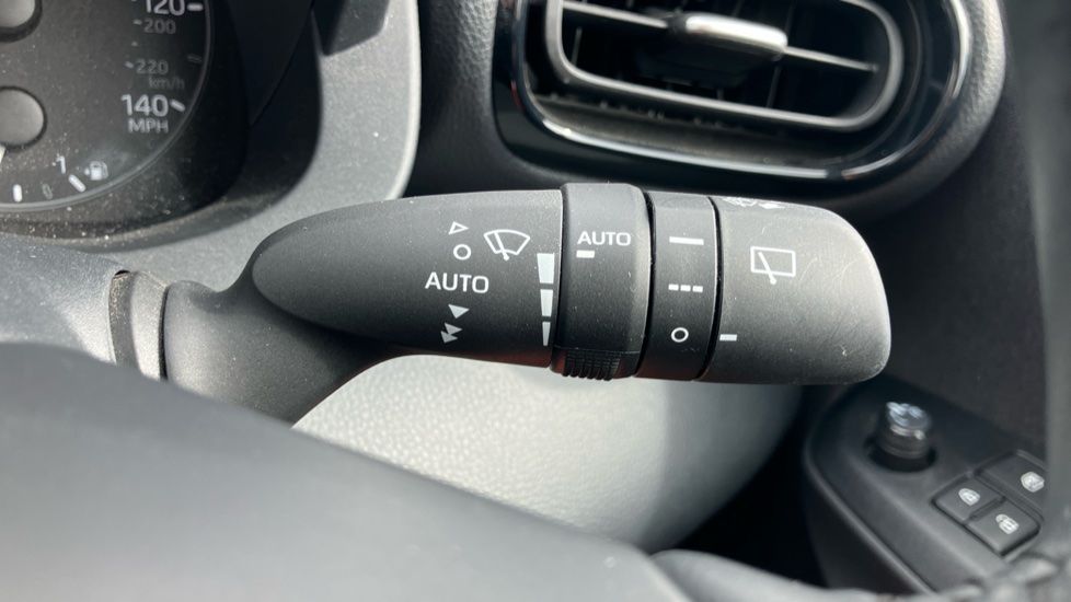 Toyota Yaris 1.5 Hybrid Icon 5dr CVT Hybrid Hatchback - Image 36