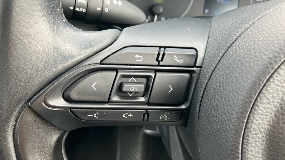 Toyota Yaris 1.5 Hybrid Icon 5dr CVT Hybrid Hatchback - Image 41