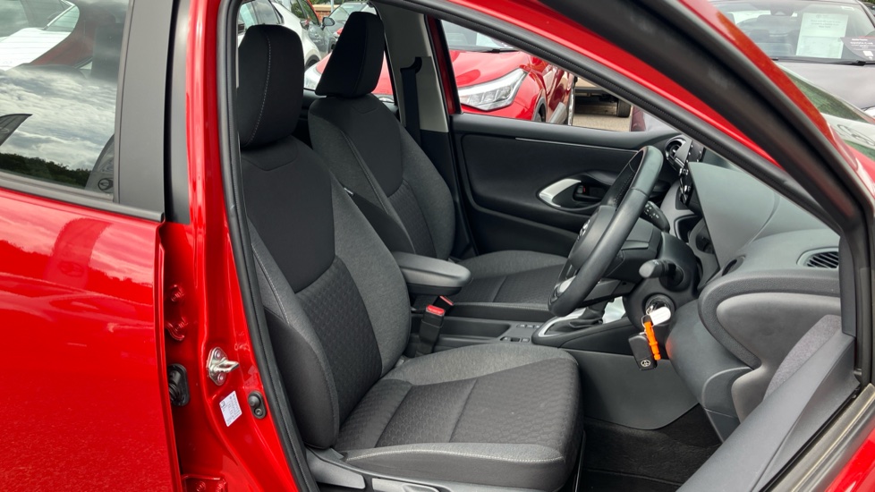 Toyota Yaris 1.5 Hybrid Icon 5dr CVT Hybrid Hatchback - Image 60