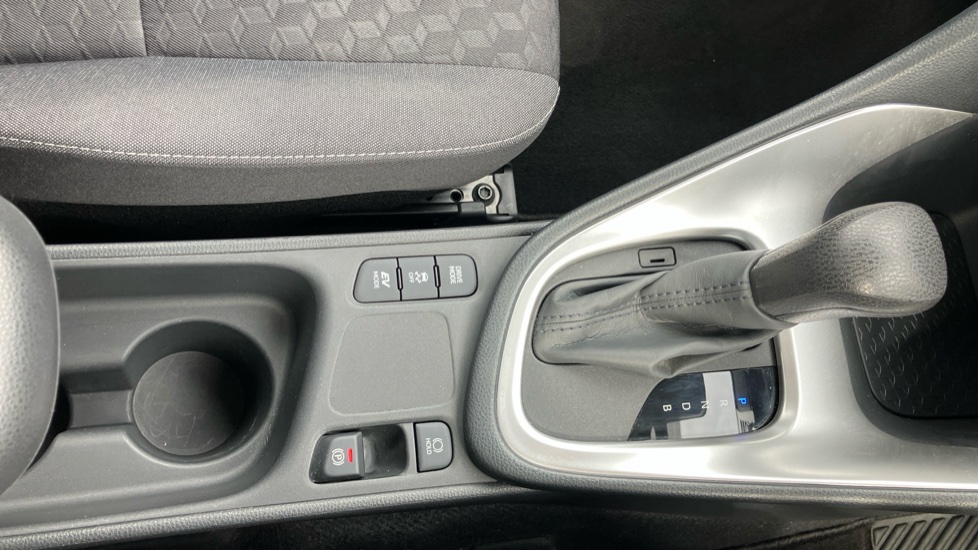 Toyota Yaris 1.5 Hybrid Icon 5dr CVT Hybrid Hatchback - Image 65