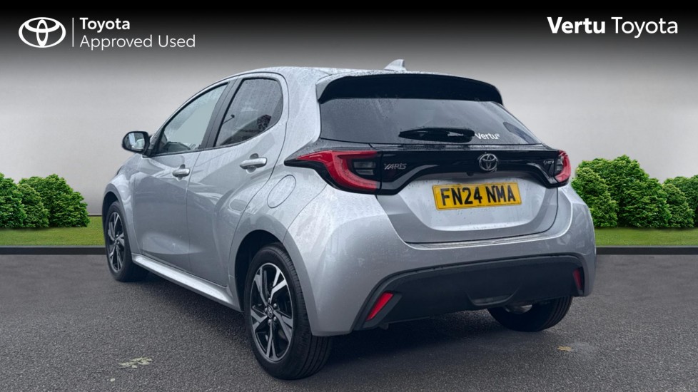 Toyota Yaris 1.5 Hybrid Design 5dr CVT Hybrid Hatchback - Image 4