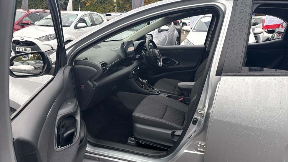 Toyota Yaris 1.5 Hybrid Design 5dr CVT Hybrid Hatchback - Image 5