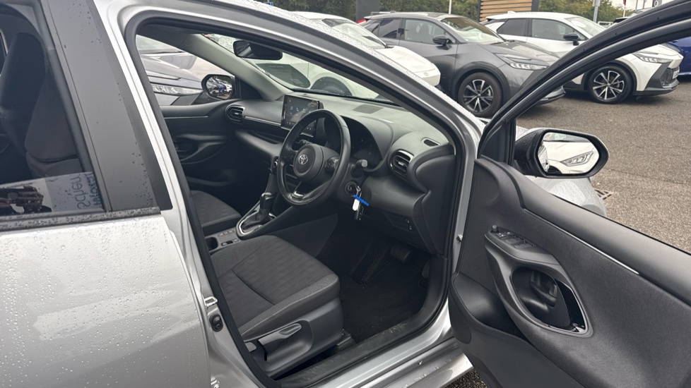Toyota Yaris 1.5 Hybrid Design 5dr CVT Hybrid Hatchback - Image 12