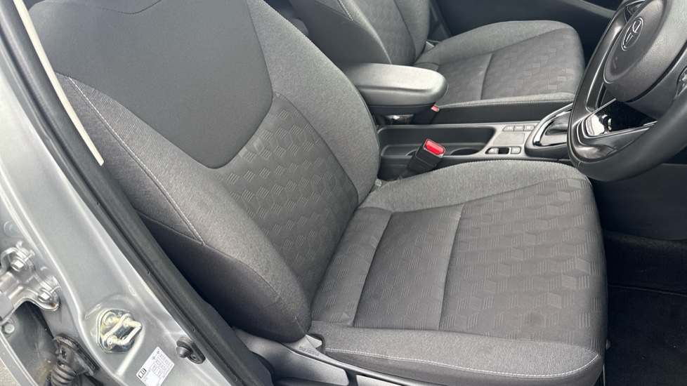 Toyota Yaris 1.5 Hybrid Design 5dr CVT Hybrid Hatchback - Image 17