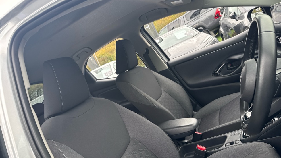 Toyota Yaris 1.5 Hybrid Design 5dr CVT Hybrid Hatchback - Image 19