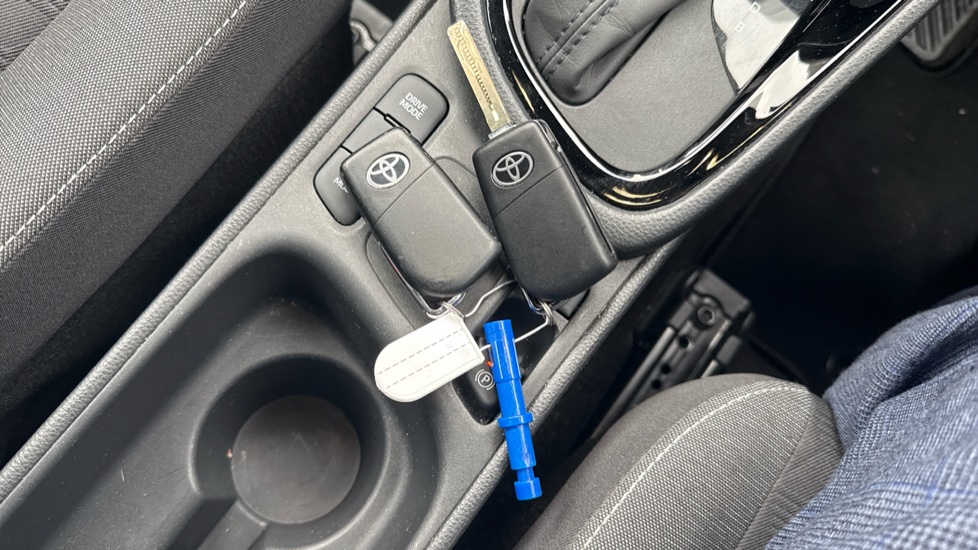Toyota Yaris 1.5 Hybrid Design 5dr CVT Hybrid Hatchback - Image 28