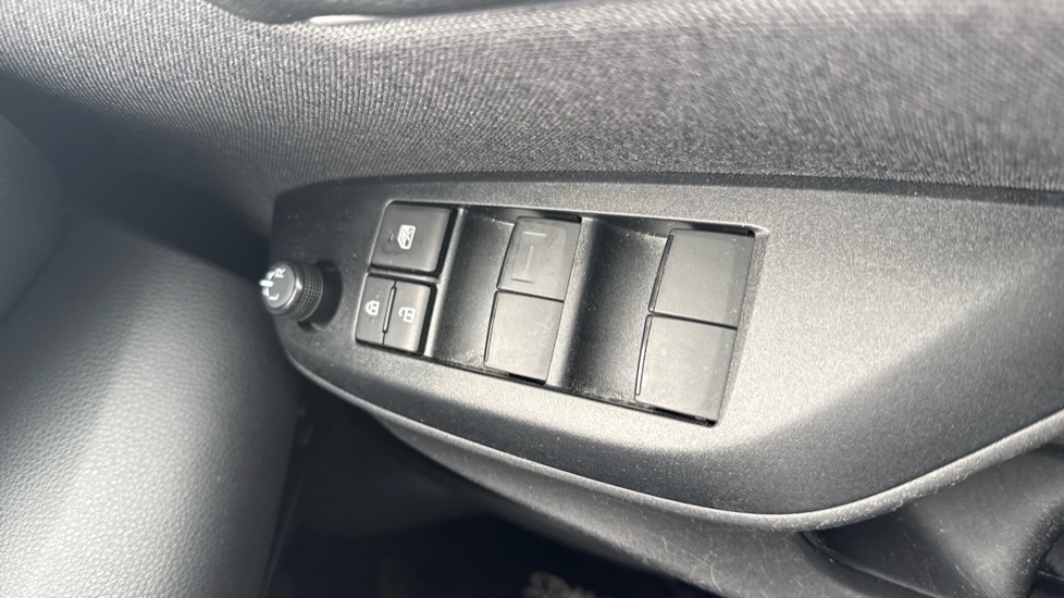 Toyota Yaris 1.5 Hybrid Design 5dr CVT Hybrid Hatchback - Image 33