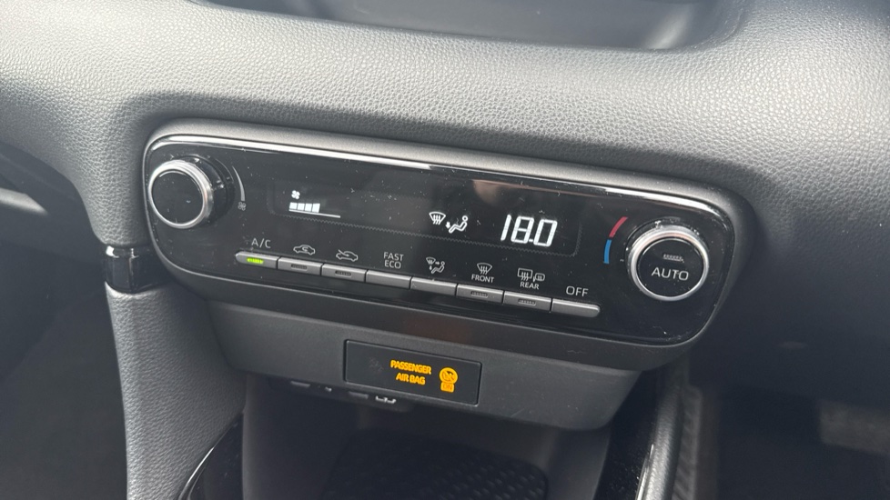 Toyota Yaris 1.5 Hybrid Design 5dr CVT Hybrid Hatchback - Image 37