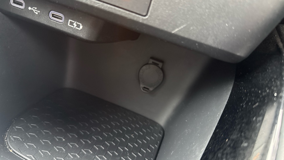 Toyota Yaris 1.5 Hybrid Design 5dr CVT Hybrid Hatchback - Image 39