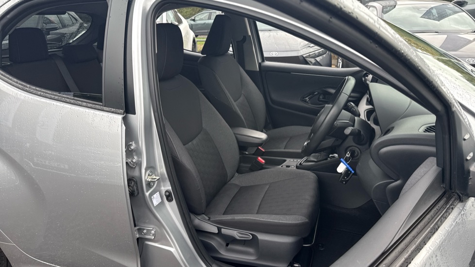 Toyota Yaris 1.5 Hybrid Design 5dr CVT Hybrid Hatchback - Image 58