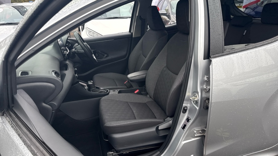 Toyota Yaris 1.5 Hybrid Design 5dr CVT Hybrid Hatchback - Image 62