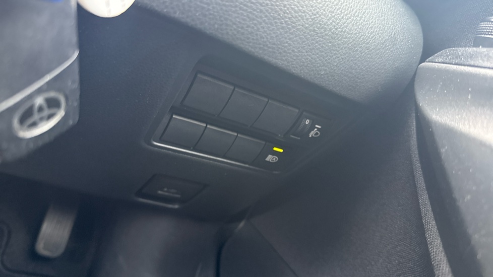 Toyota Yaris 1.5 Hybrid Design 5dr CVT Hybrid Hatchback - Image 64