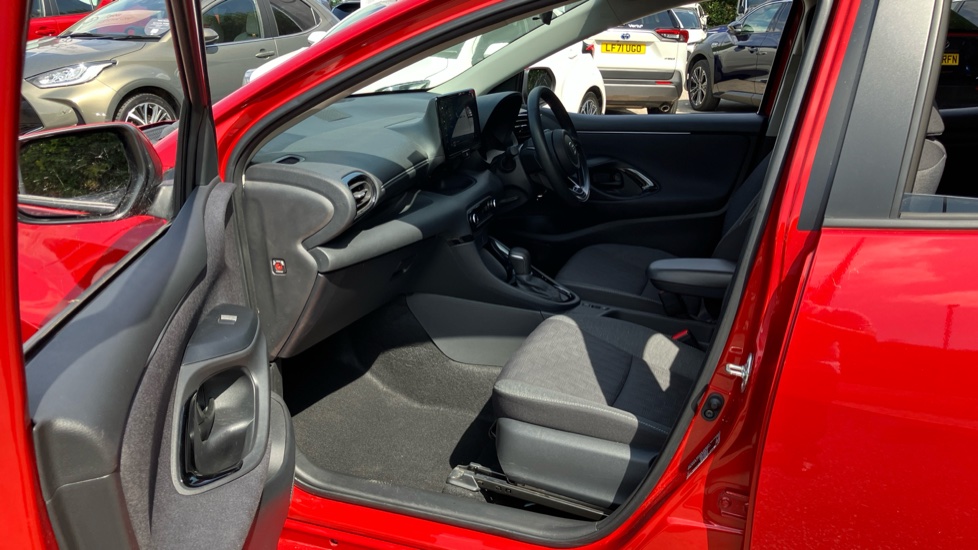 Toyota Yaris 1.5 Hybrid Design 5dr CVT Hybrid Hatchback - Image 5