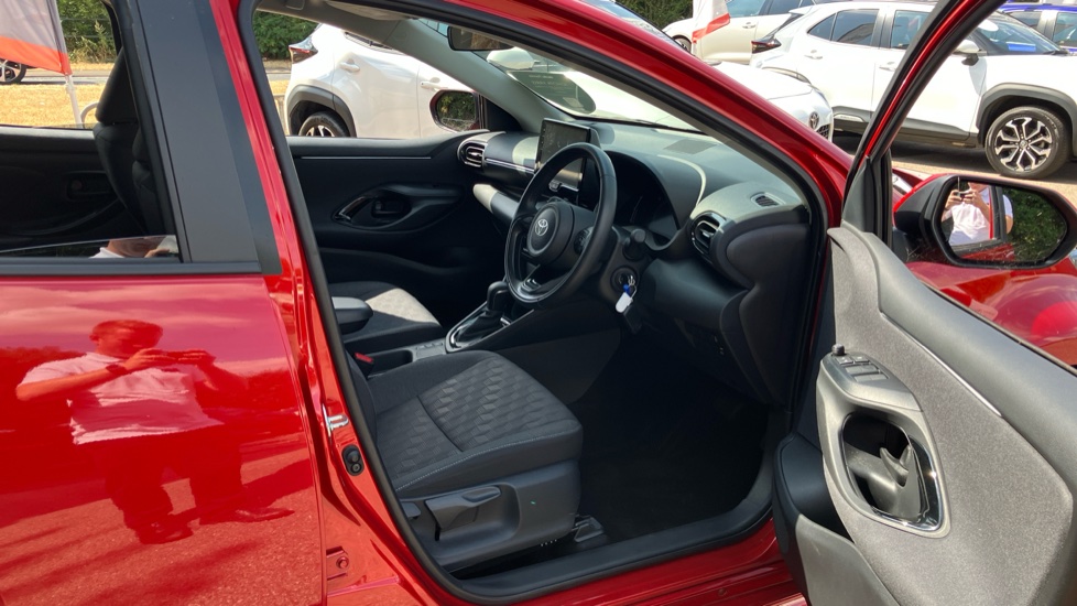 Toyota Yaris 1.5 Hybrid Design 5dr CVT Hybrid Hatchback - Image 12