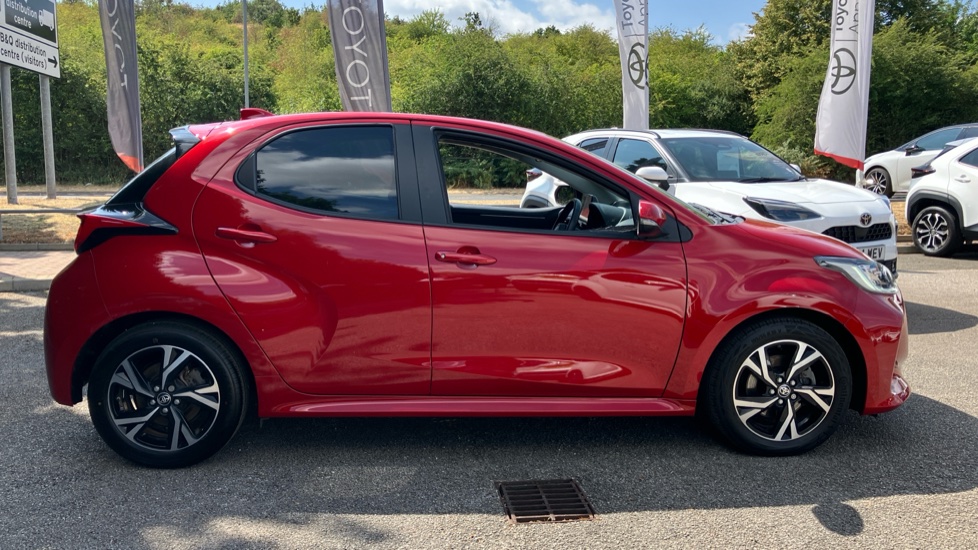 Toyota Yaris 1.5 Hybrid Design 5dr CVT Hybrid Hatchback - Image 23