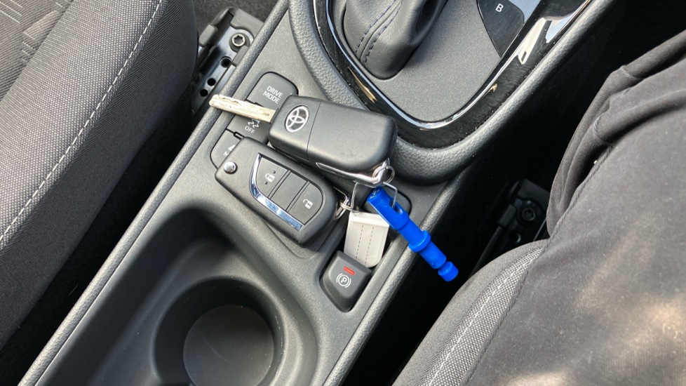 Toyota Yaris 1.5 Hybrid Design 5dr CVT Hybrid Hatchback - Image 28