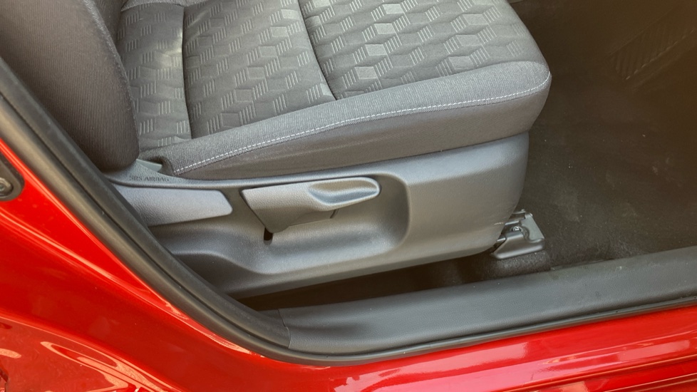 Toyota Yaris 1.5 Hybrid Design 5dr CVT Hybrid Hatchback - Image 30