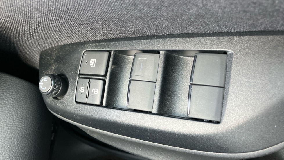 Toyota Yaris 1.5 Hybrid Design 5dr CVT Hybrid Hatchback - Image 33