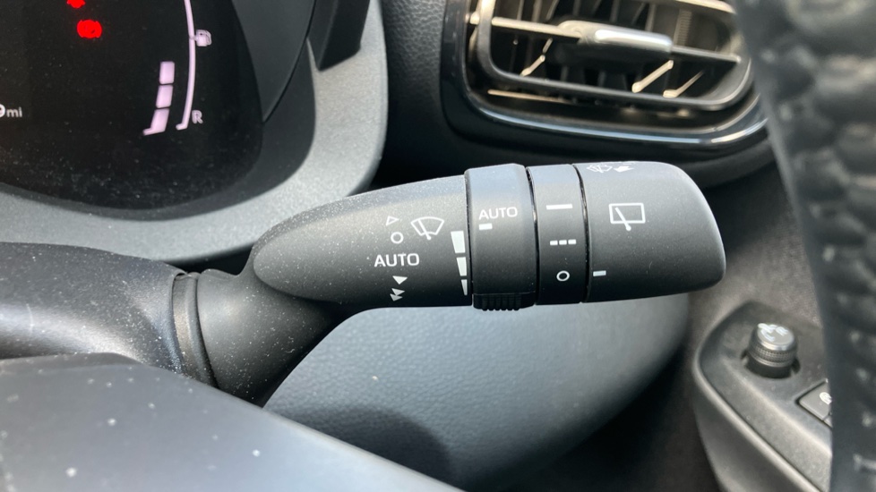 Toyota Yaris 1.5 Hybrid Design 5dr CVT Hybrid Hatchback - Image 36