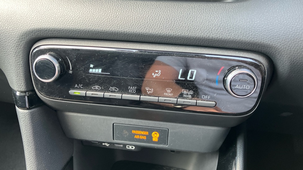 Toyota Yaris 1.5 Hybrid Design 5dr CVT Hybrid Hatchback - Image 37