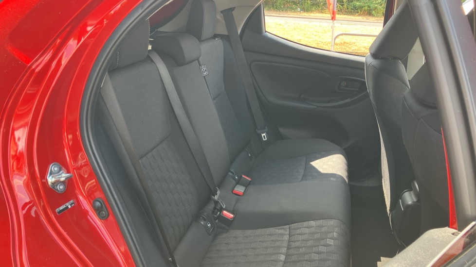 Toyota Yaris 1.5 Hybrid Design 5dr CVT Hybrid Hatchback - Image 61