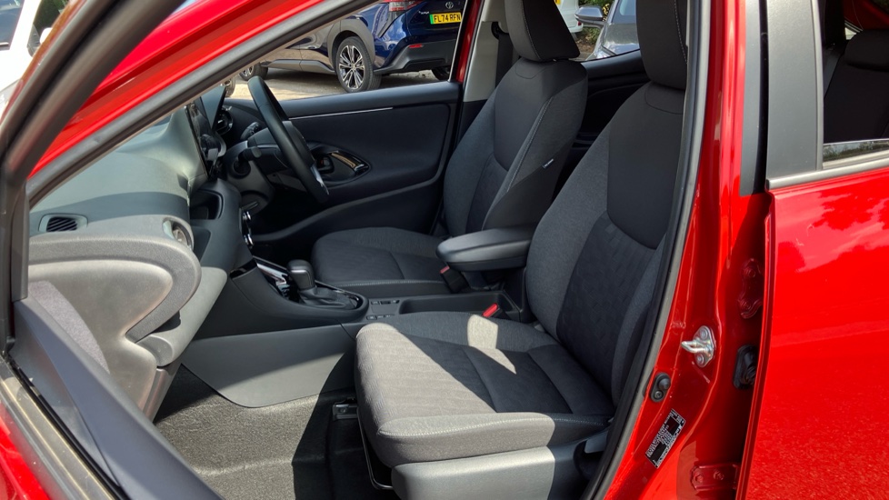 Toyota Yaris 1.5 Hybrid Design 5dr CVT Hybrid Hatchback - Image 63