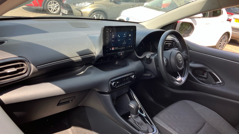 Toyota Yaris 1.5 Hybrid Design 5dr CVT Hybrid Hatchback - Image 64