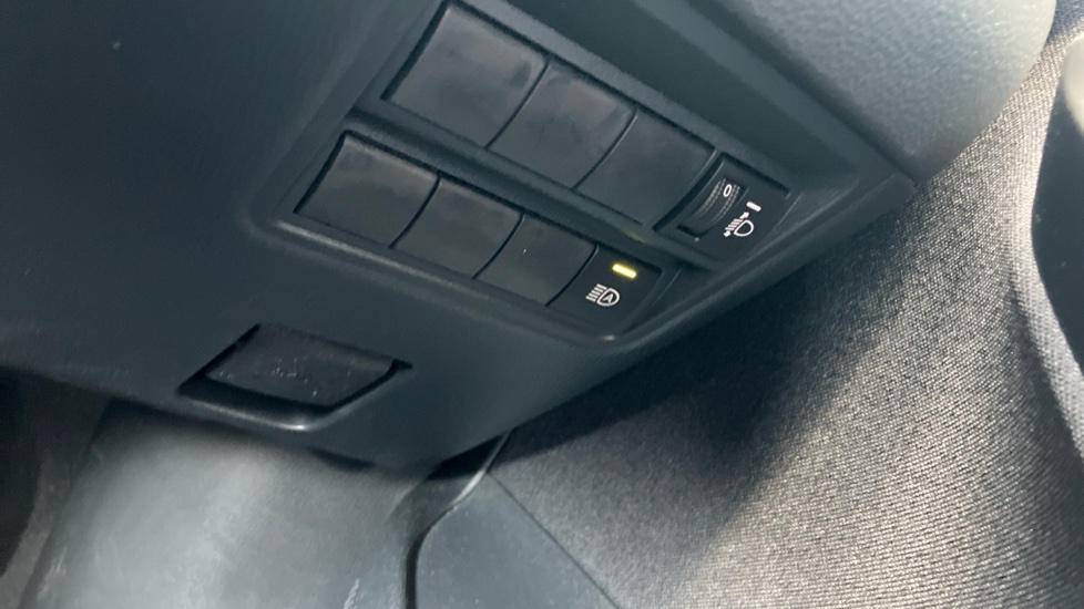 Toyota Yaris 1.5 Hybrid Design 5dr CVT Hybrid Hatchback - Image 65