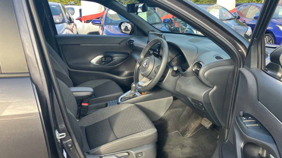 Toyota Yaris Cross 1.5 Hybrid Design 5dr CVT Hybrid Estate - Image 12