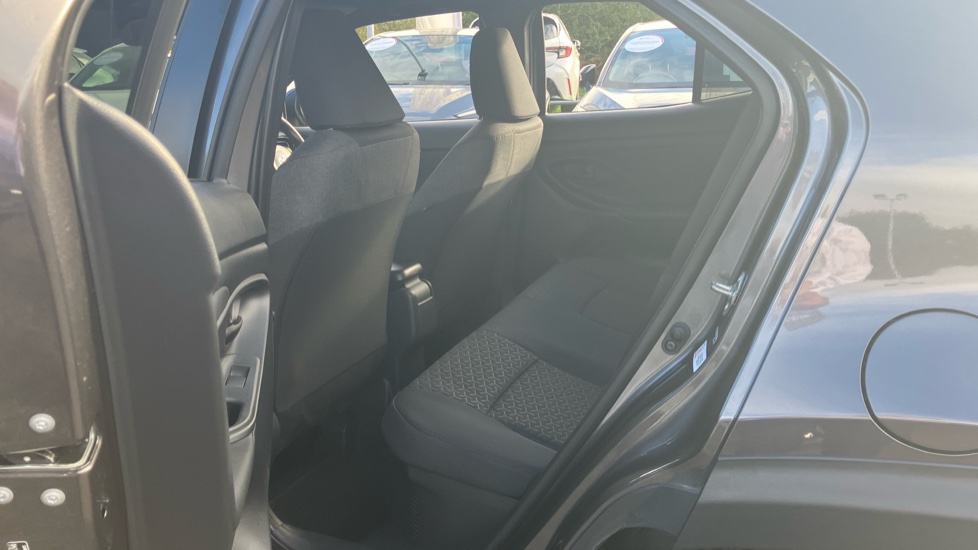 Toyota Yaris Cross 1.5 Hybrid Design 5dr CVT Hybrid Estate - Image 15