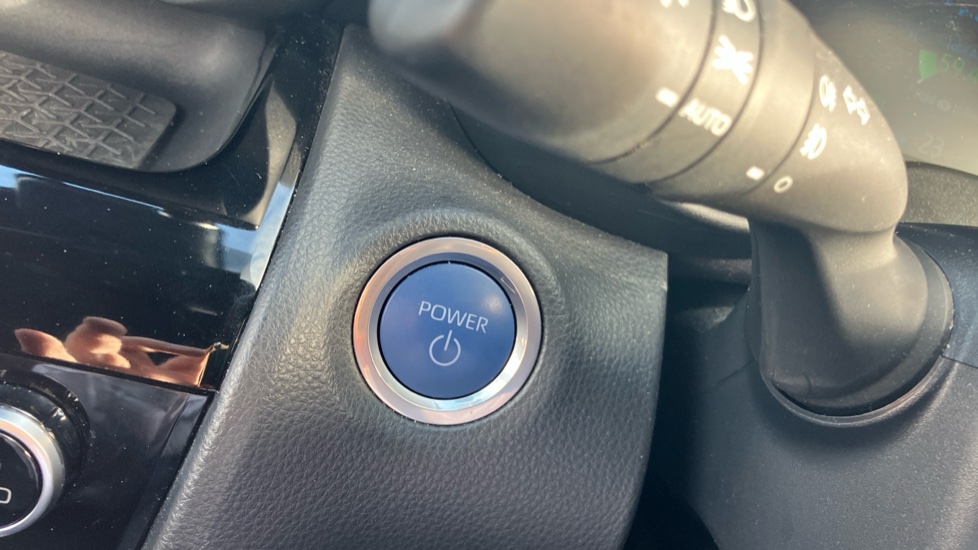 Toyota Yaris Cross 1.5 Hybrid Design 5dr CVT Hybrid Estate - Image 16