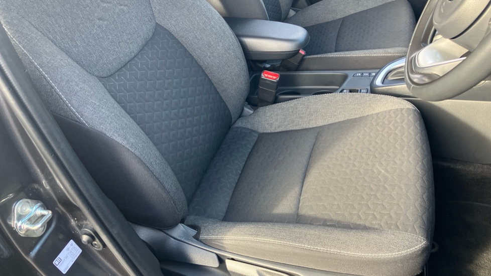 Toyota Yaris Cross 1.5 Hybrid Design 5dr CVT Hybrid Estate - Image 17