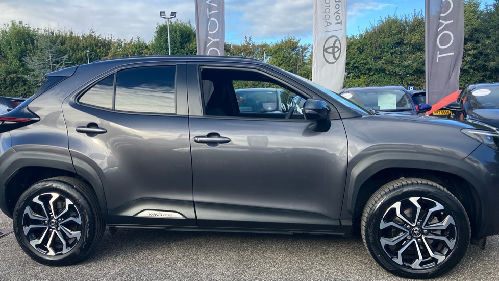 Toyota Yaris Cross 1.5 Hybrid Design 5dr CVT Hybrid Estate - Image 23