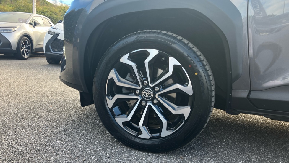 Toyota Yaris Cross 1.5 Hybrid Design 5dr CVT Hybrid Estate - Image 25