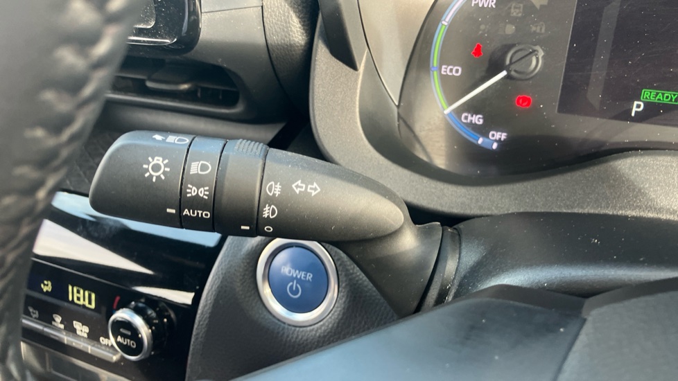 Toyota Yaris Cross 1.5 Hybrid Design 5dr CVT Hybrid Estate - Image 35