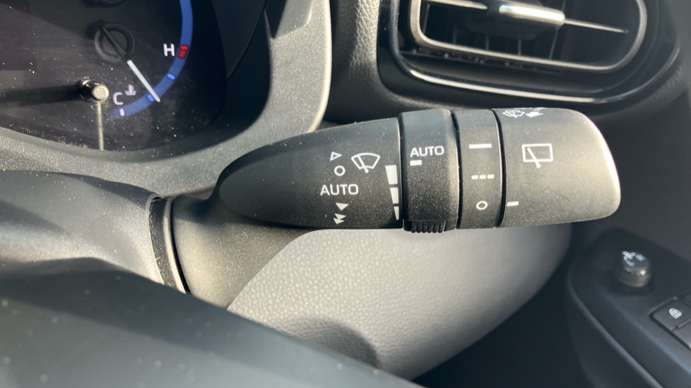 Toyota Yaris Cross 1.5 Hybrid Design 5dr CVT Hybrid Estate - Image 36