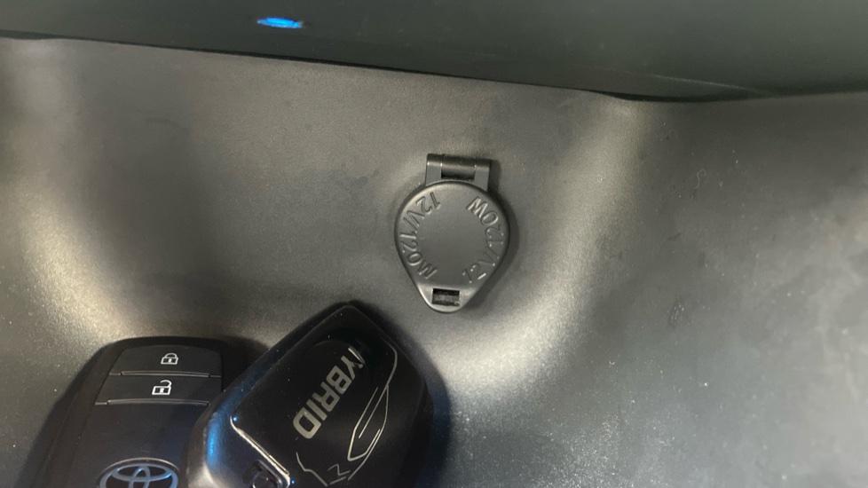 Toyota Yaris Cross 1.5 Hybrid Design 5dr CVT Hybrid Estate - Image 39