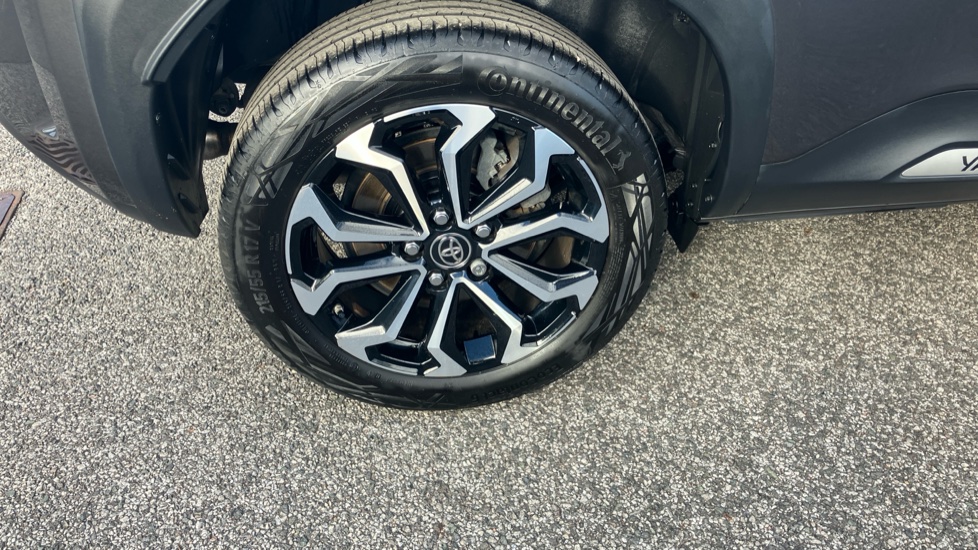 Toyota Yaris Cross 1.5 Hybrid Design 5dr CVT Hybrid Estate - Image 55