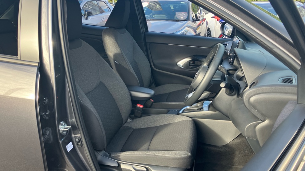 Toyota Yaris Cross 1.5 Hybrid Design 5dr CVT Hybrid Estate - Image 61