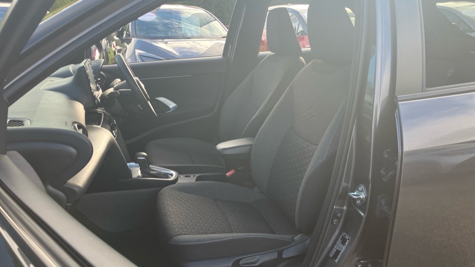 Toyota Yaris Cross 1.5 Hybrid Design 5dr CVT Hybrid Estate - Image 65