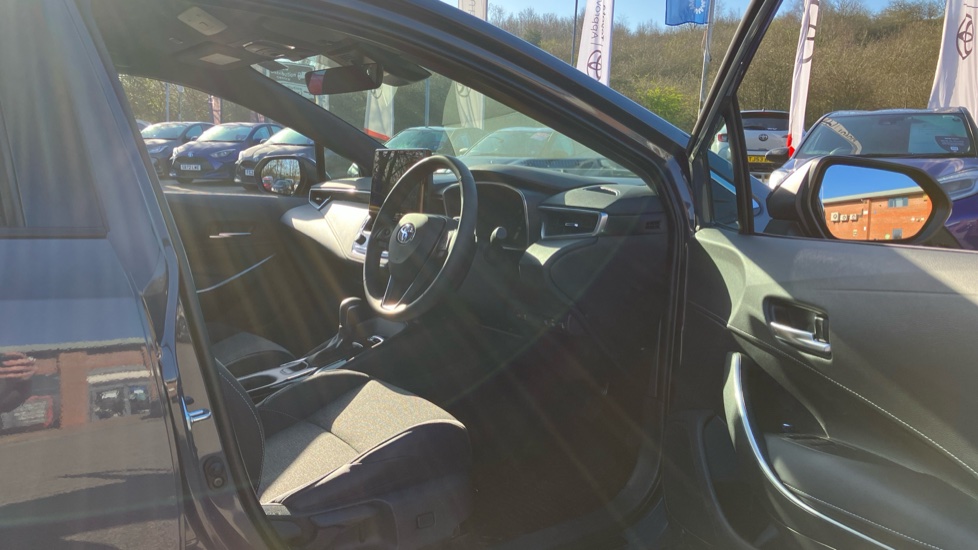 Toyota Corolla 1.8 Hybrid Design 5dr CVT Hybrid Estate - Image 11