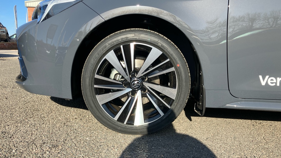 Toyota Corolla 1.8 Hybrid Design 5dr CVT Hybrid Estate - Image 18