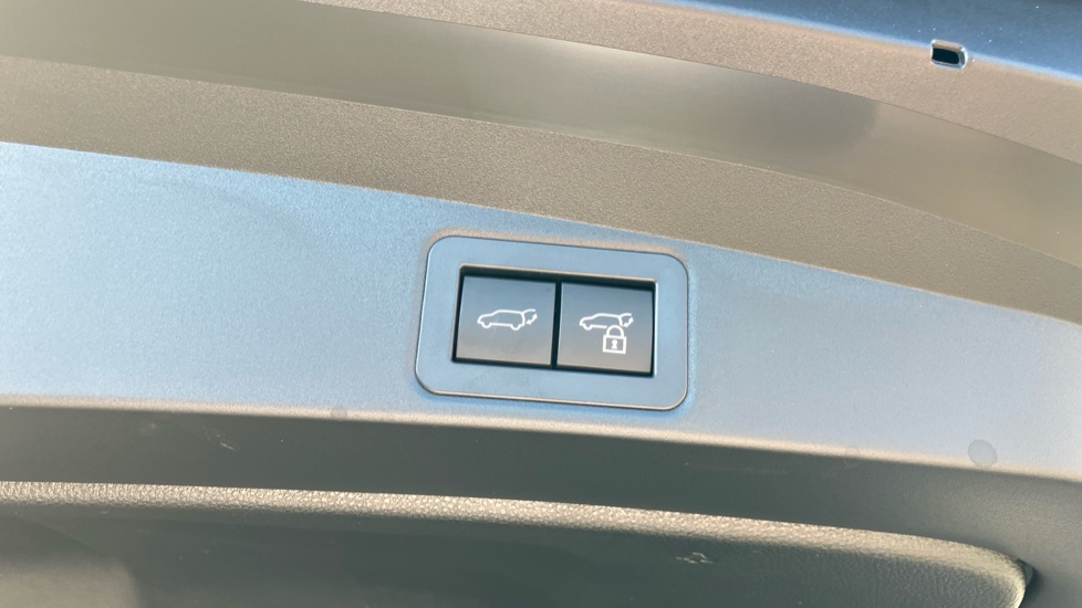 Toyota Corolla 1.8 Hybrid Design 5dr CVT Hybrid Estate - Image 46