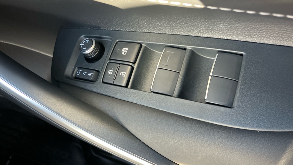Toyota Corolla 1.8 Hybrid Design 5dr CVT Hybrid Estate - Image 50