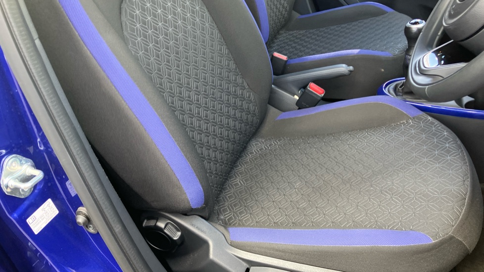 Toyota Aygo X 1.0 VVT-i Edge 5dr Petrol Hatchback - Image 17